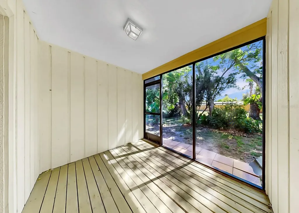 948 Winter Garden Drive Sarasota FL 34243