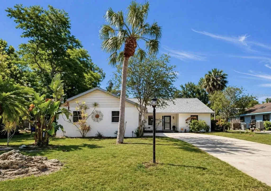948 Winter Garden Drive Sarasota FL 34243