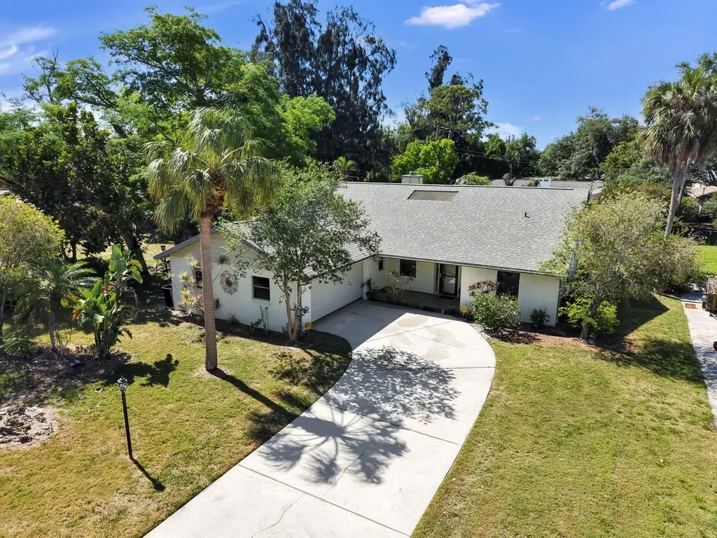 948 Winter Garden Drive Sarasota FL 34243