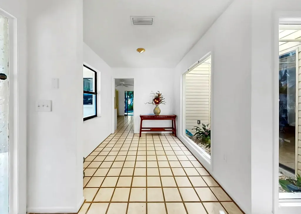 948 Winter Garden Drive Sarasota FL 34243