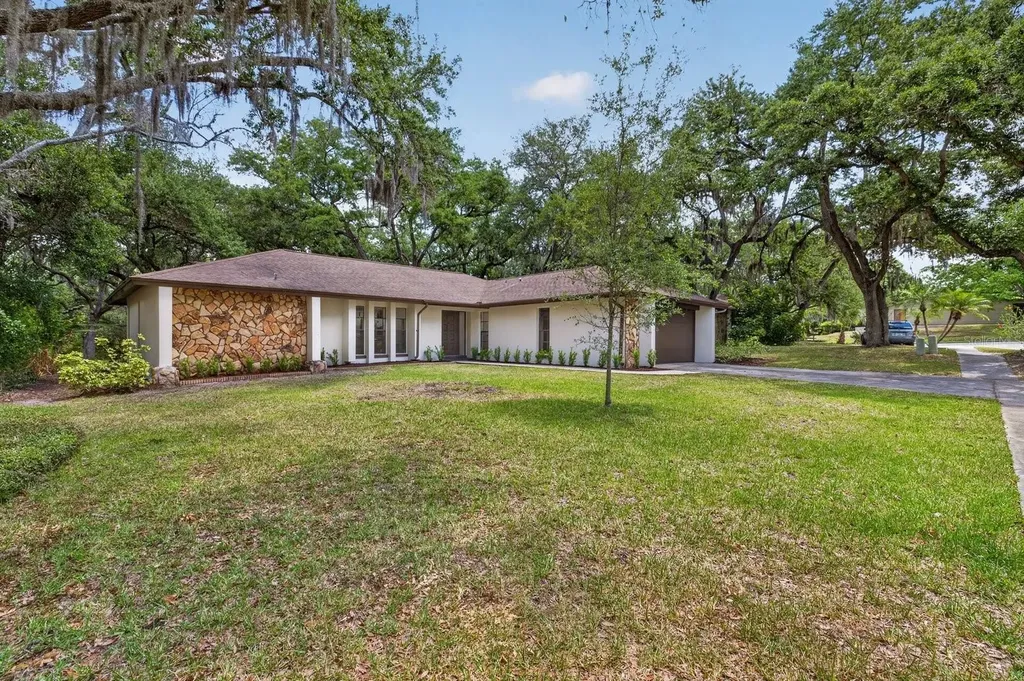 56 Bay Woods Drive Safety Harbor FL 34695