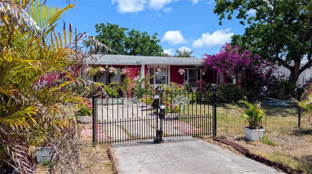 4737 Longwood Avenue Holiday FL 34690