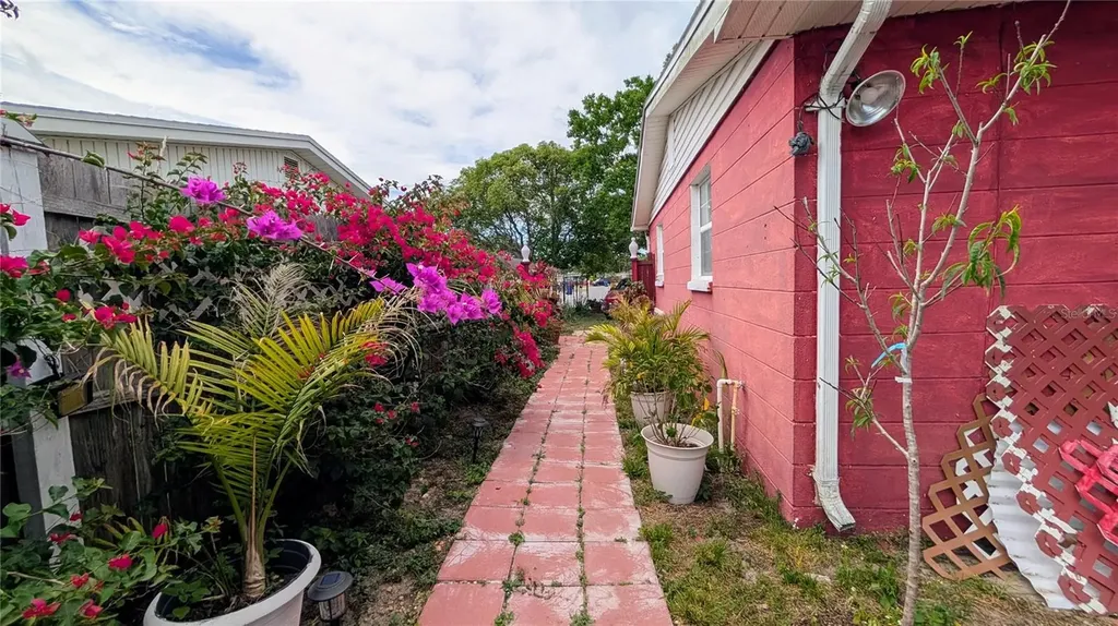 4737 Longwood Avenue Holiday FL 34690