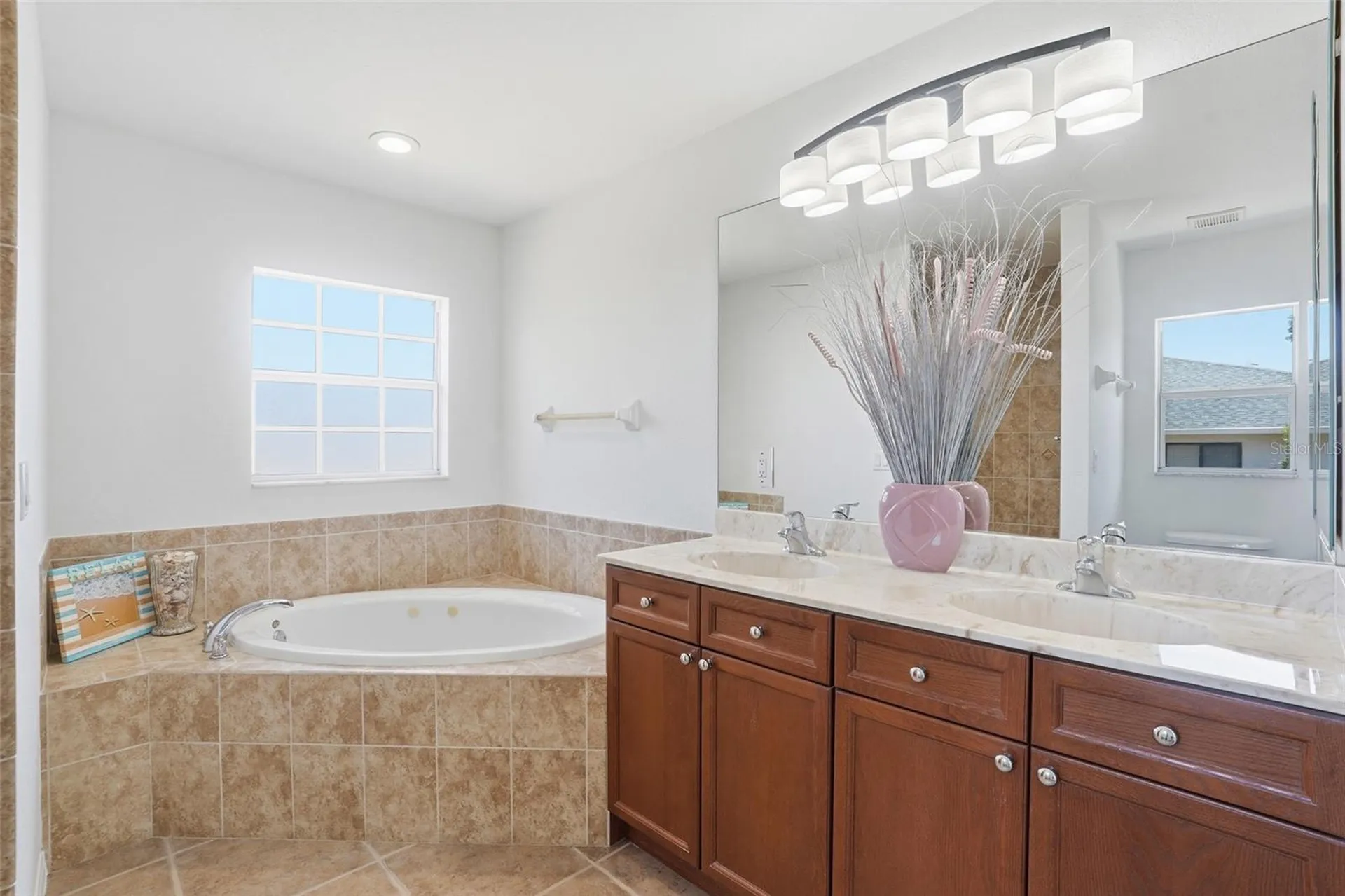 928 NW 5th Place Cape Coral FL 33993