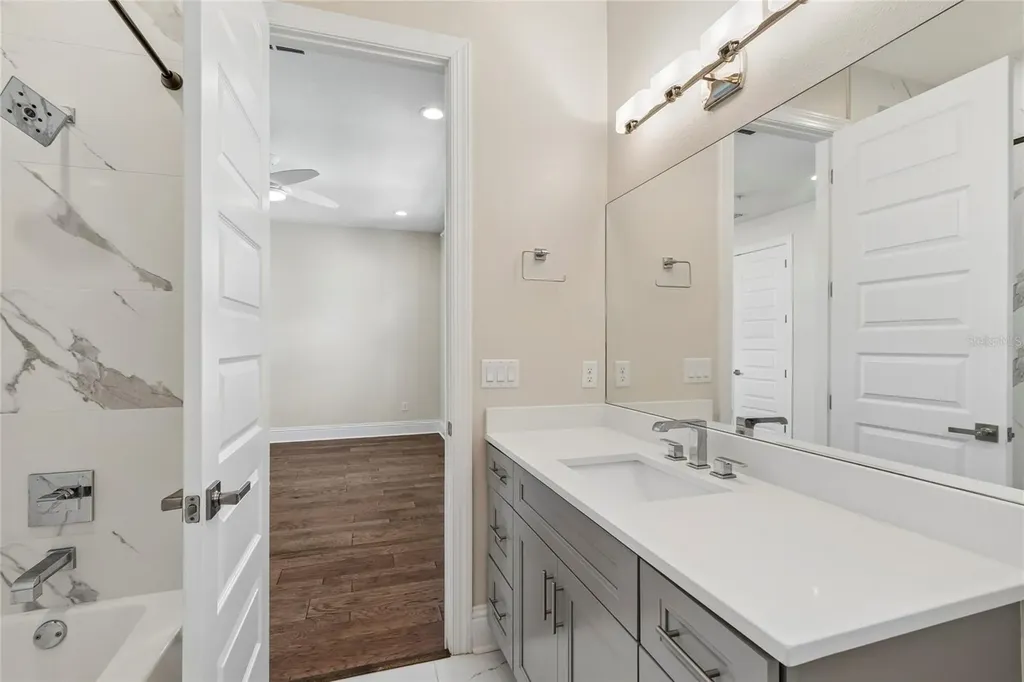 2442 W Mississippi Avenue Tampa FL 33629