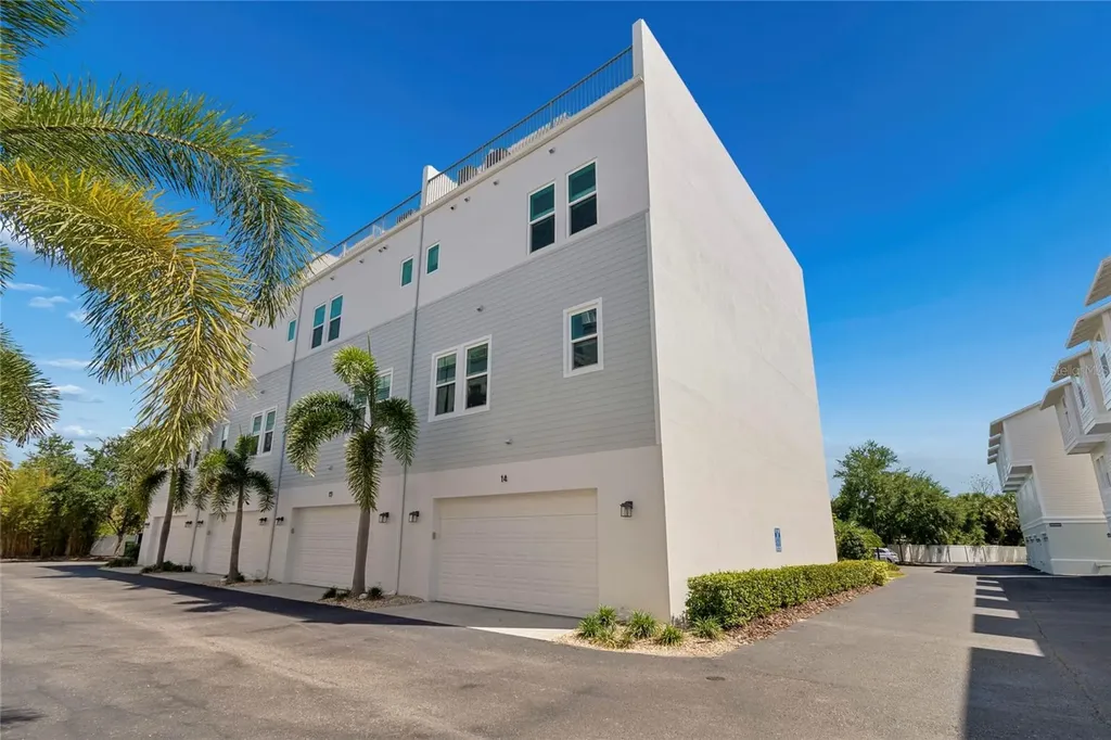2442 W Mississippi Avenue Tampa FL 33629