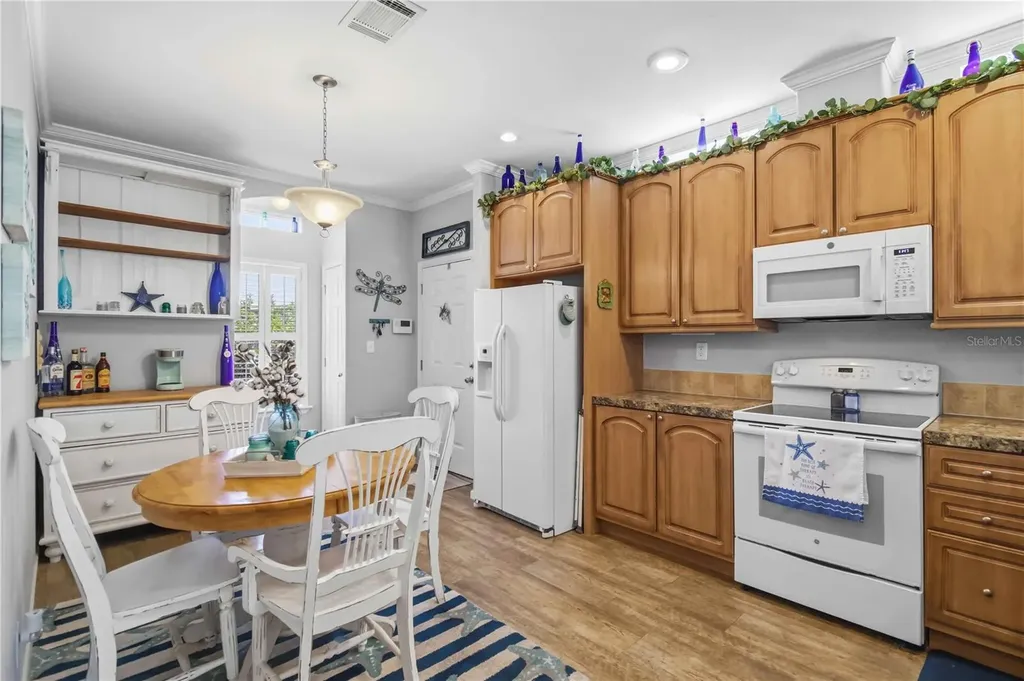 915 50th Avenue W Bradenton FL 34207