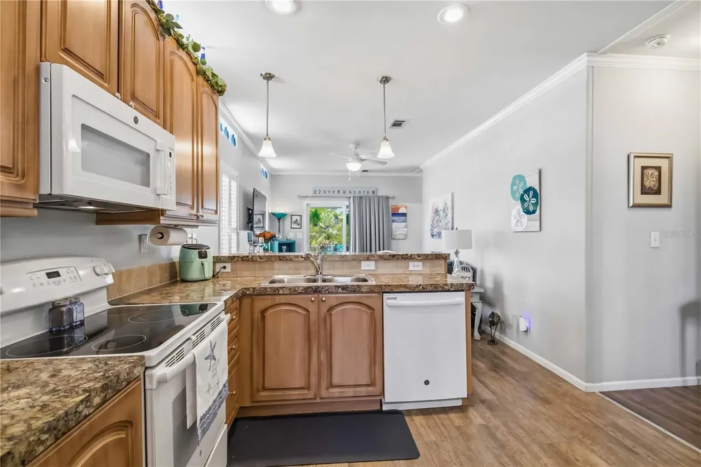 915 50th Avenue W Bradenton FL 34207