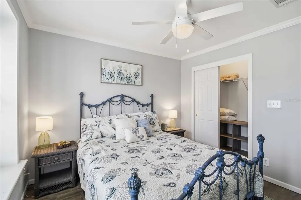 915 50th Avenue W Bradenton FL 34207