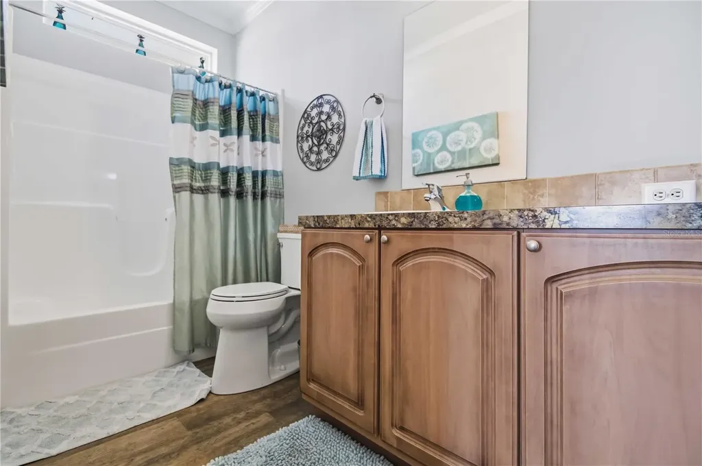 915 50th Avenue W Bradenton FL 34207
