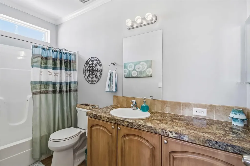 915 50th Avenue W Bradenton FL 34207