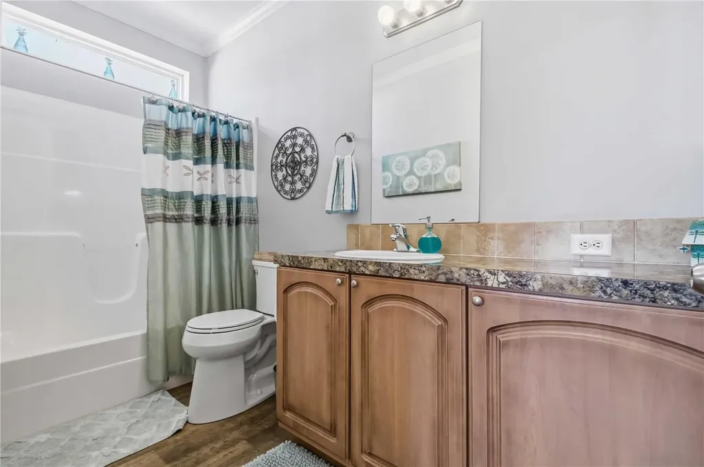 915 50th Avenue W Bradenton FL 34207