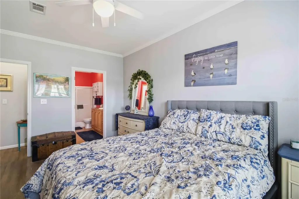 915 50th Avenue W Bradenton FL 34207