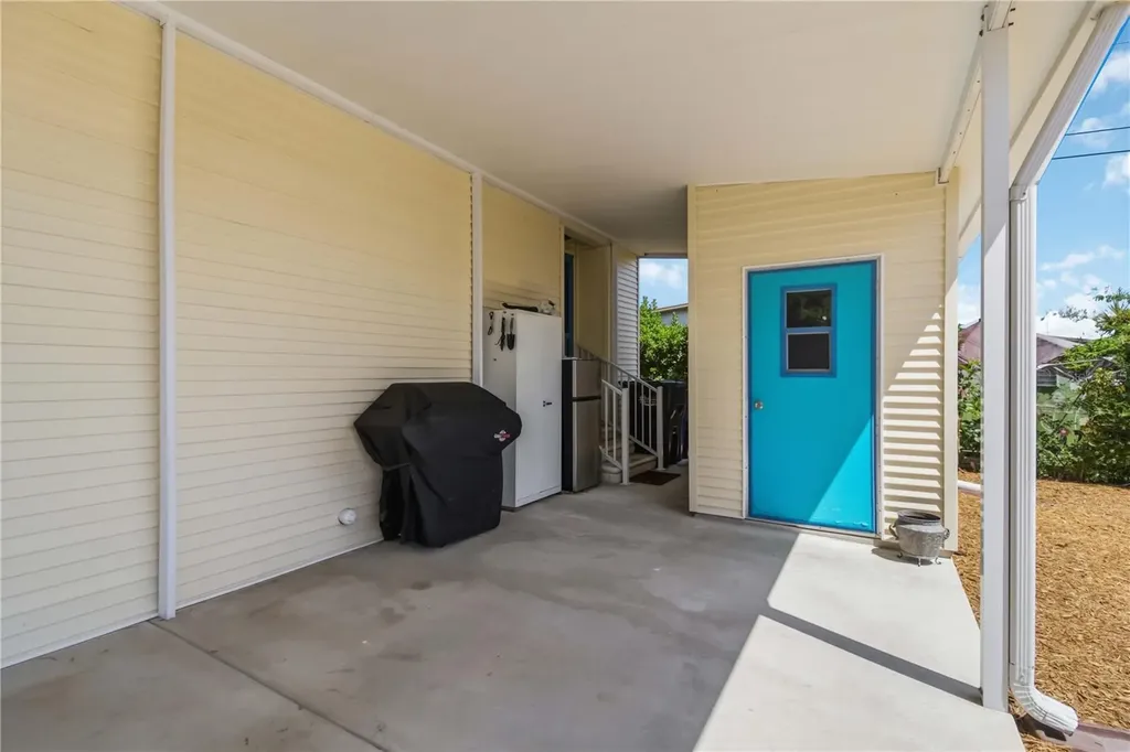 915 50th Avenue W Bradenton FL 34207
