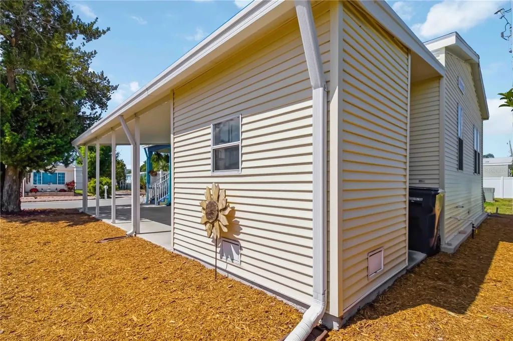 915 50th Avenue W Bradenton FL 34207
