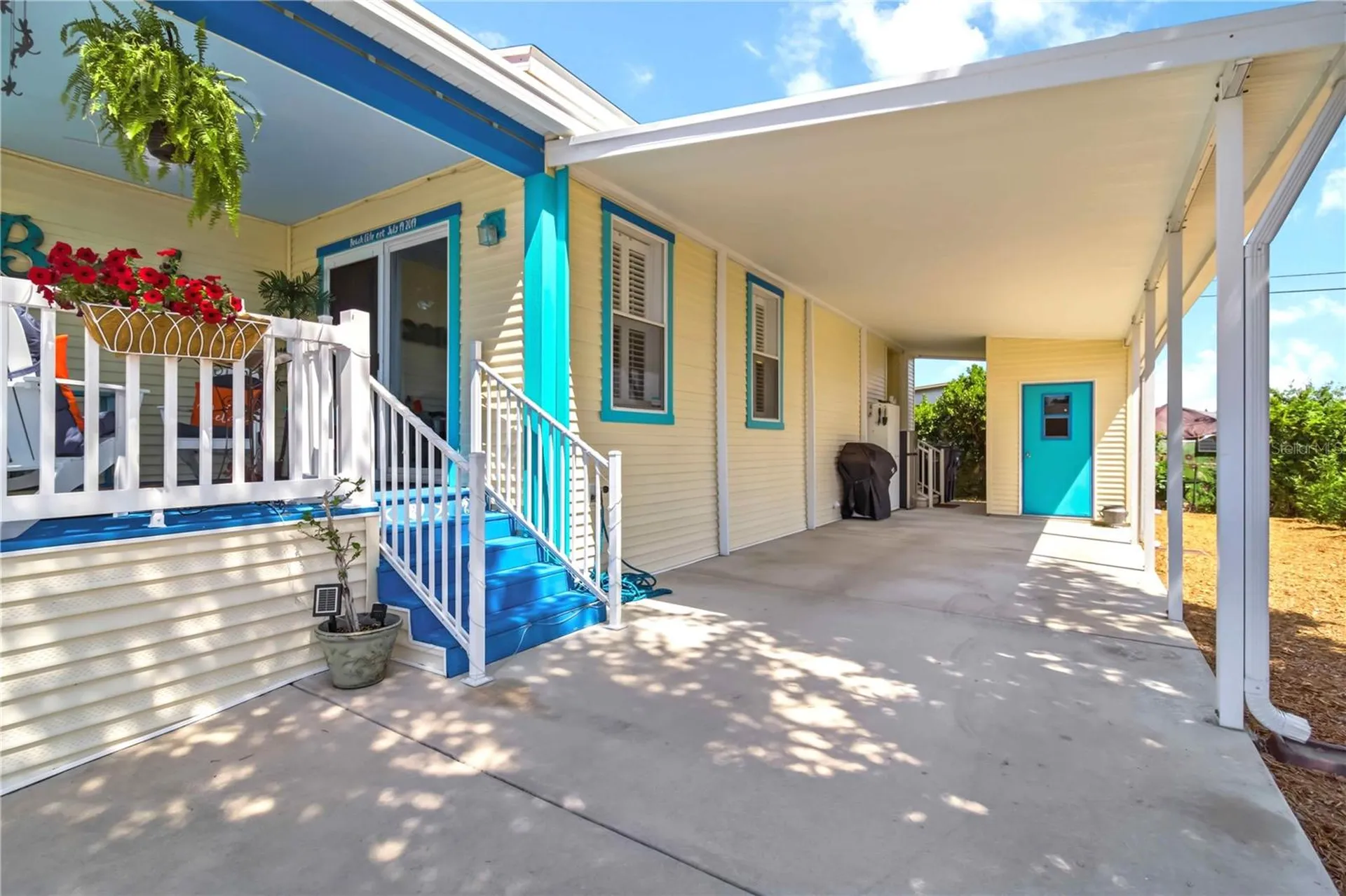 915 50th Avenue W Bradenton FL 34207