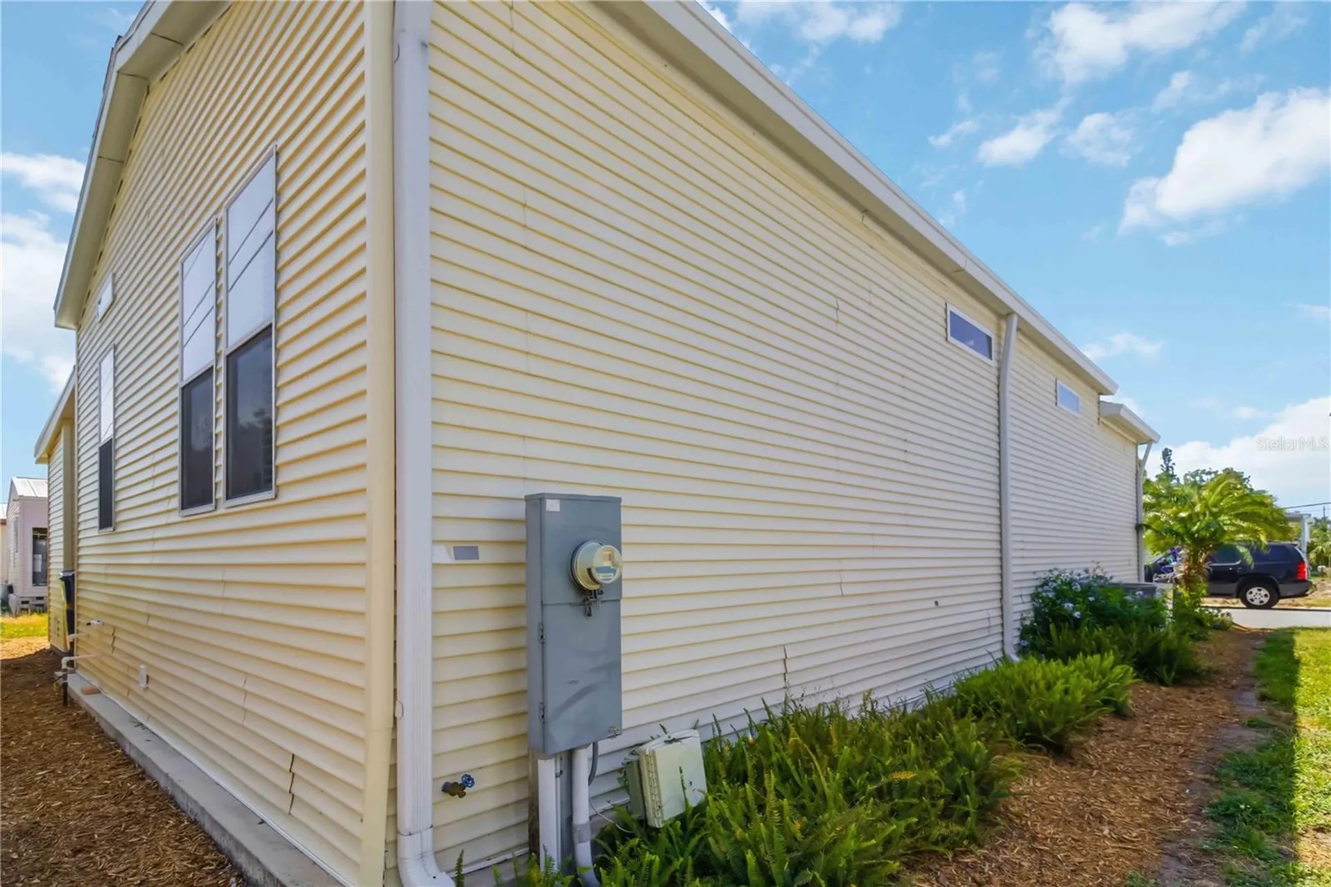 915 50th Avenue W Bradenton FL 34207