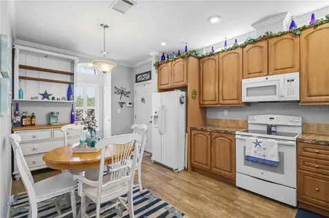 915 50th Avenue W Bradenton FL 34207