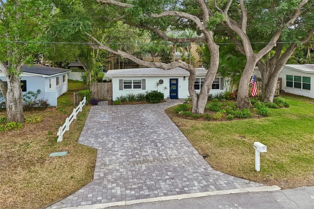 2920 W Ellis Drive Tampa FL 33611