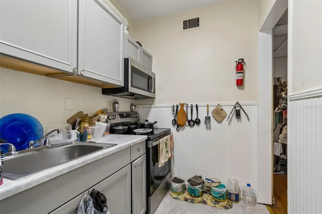 1033 19th Avenue S St Petersburg FL 33705