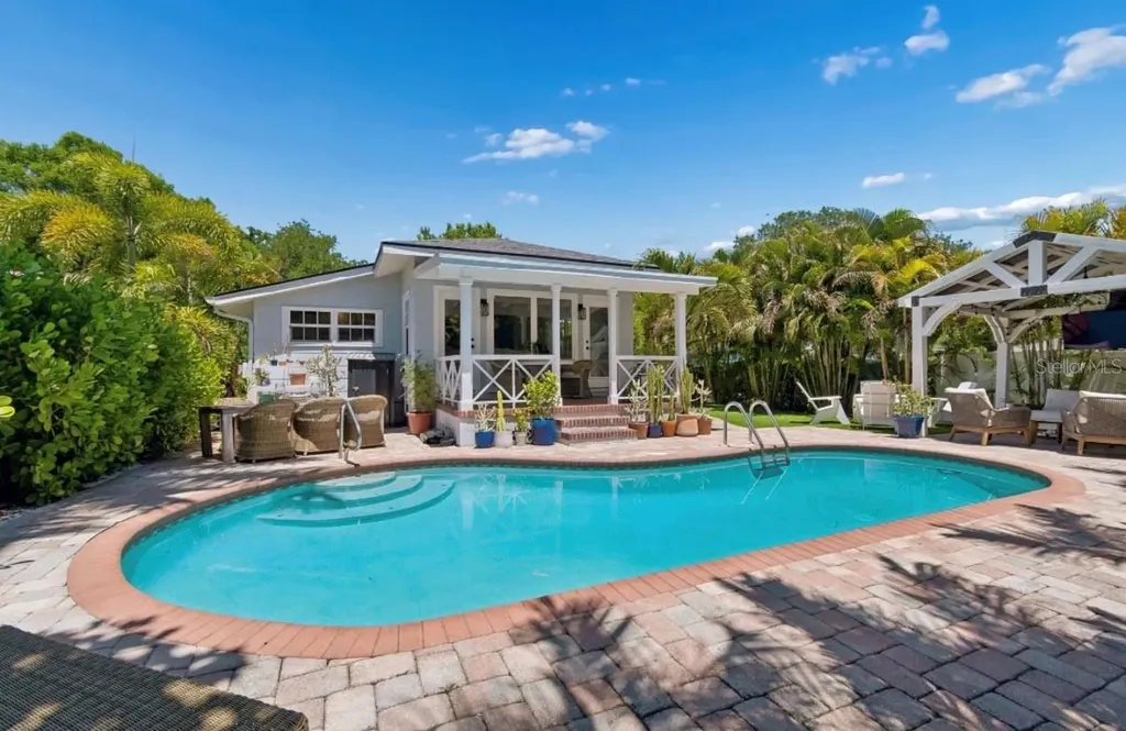 1820 1st Street N St Petersburg FL 33704