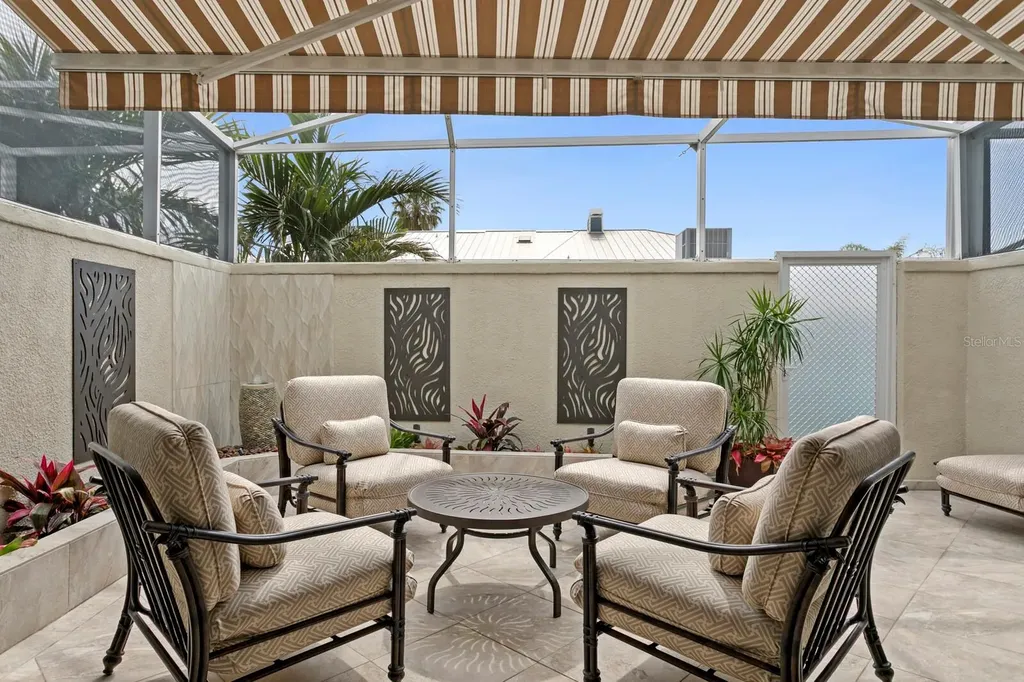 354 Larboard Way Clearwater Beach FL 33767