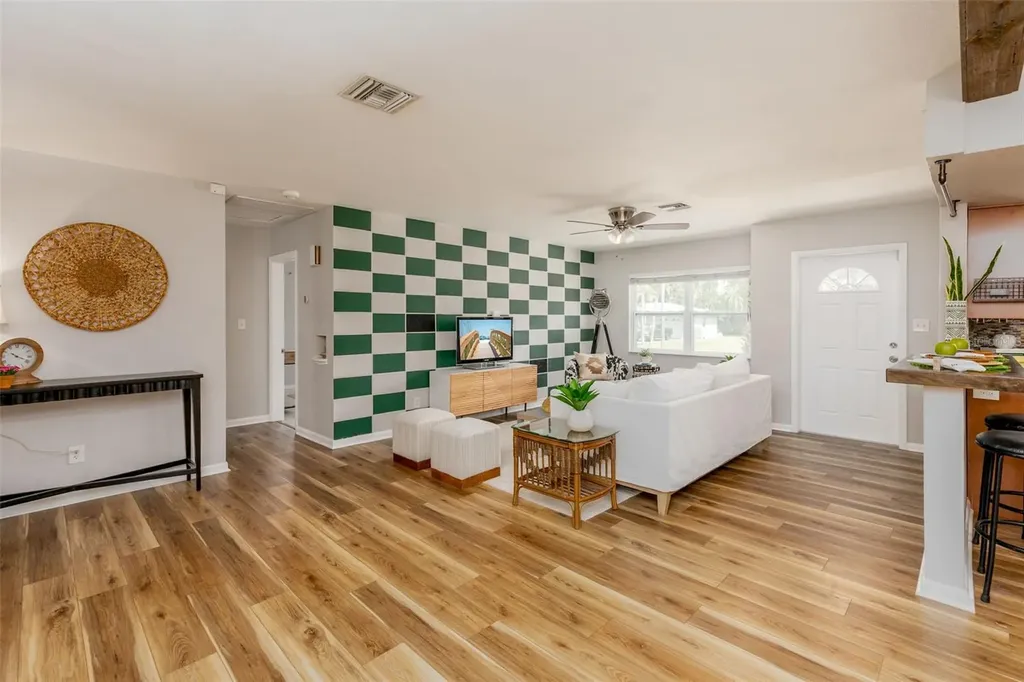 8242 31st Terrace N St Petersburg FL 33710