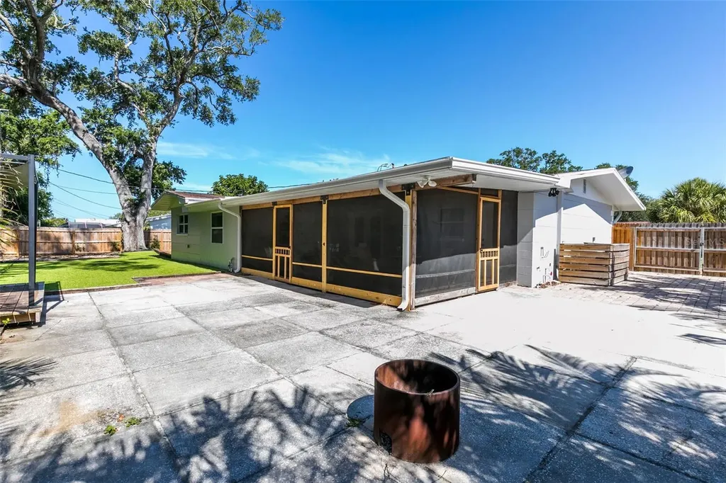 8242 31st Terrace N St Petersburg FL 33710