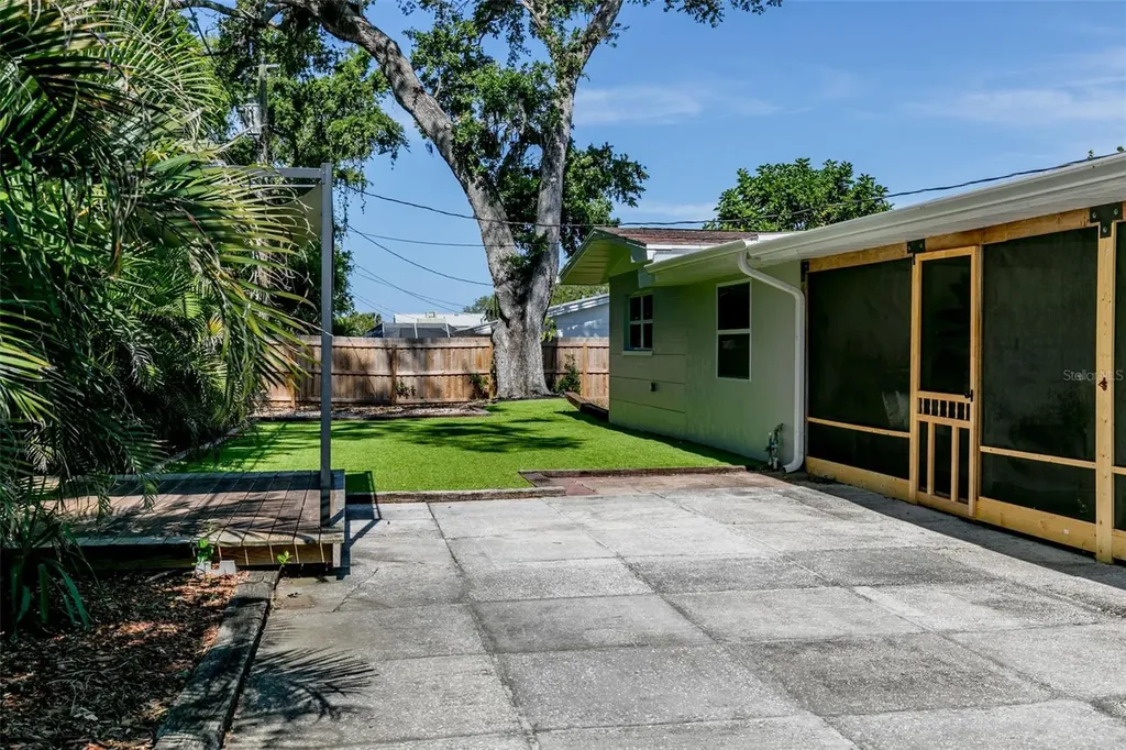 8242 31st Terrace N St Petersburg FL 33710