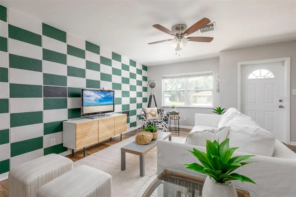 8242 31st Terrace N St Petersburg FL 33710