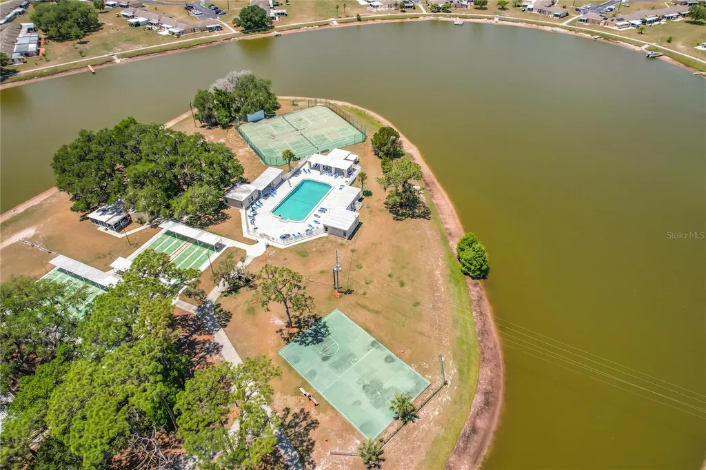523 Club Circle Lake Wales FL 33898