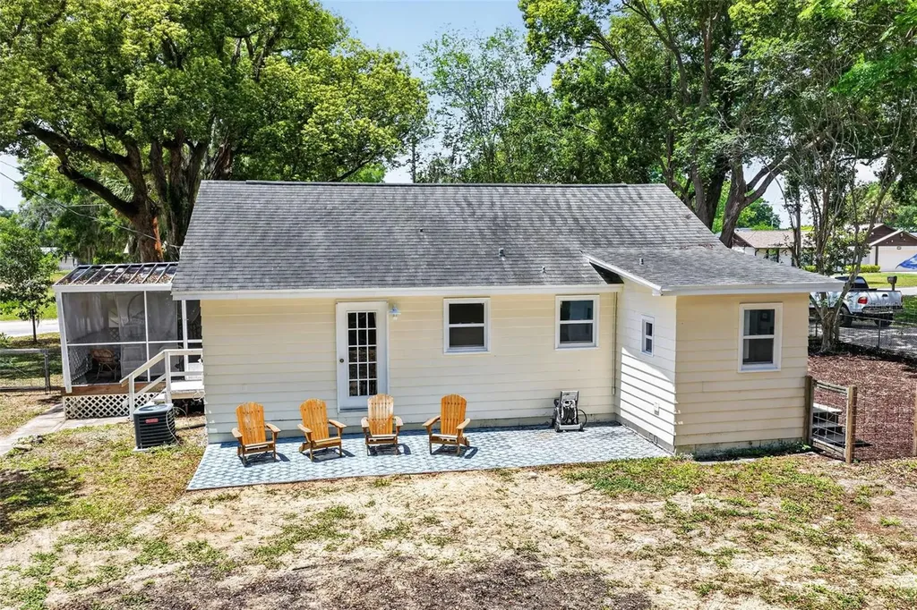 5537 Lake Street Mount Dora FL 32757