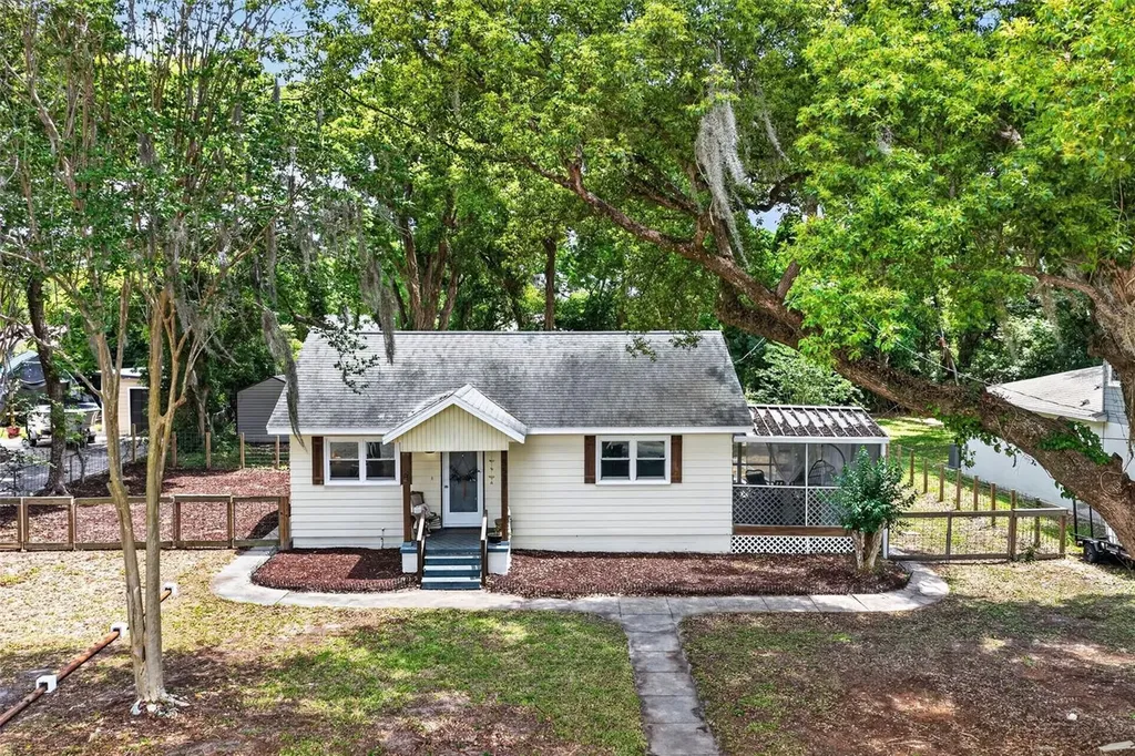 5537 Lake Street Mount Dora FL 32757
