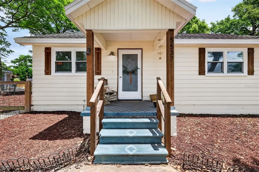 5537 Lake Street Mount Dora FL 32757