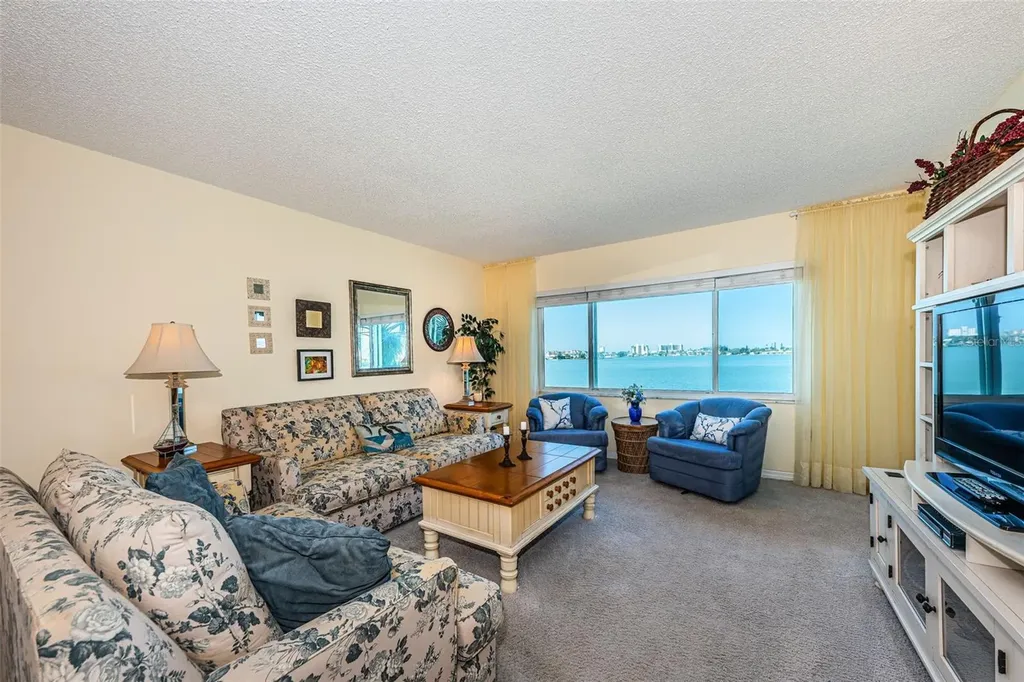 4750 Cove Circle St Petersburg FL 33708