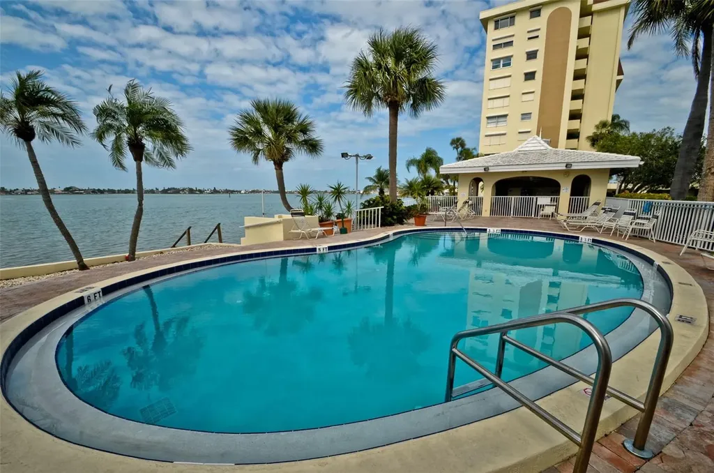 4750 Cove Circle St Petersburg FL 33708
