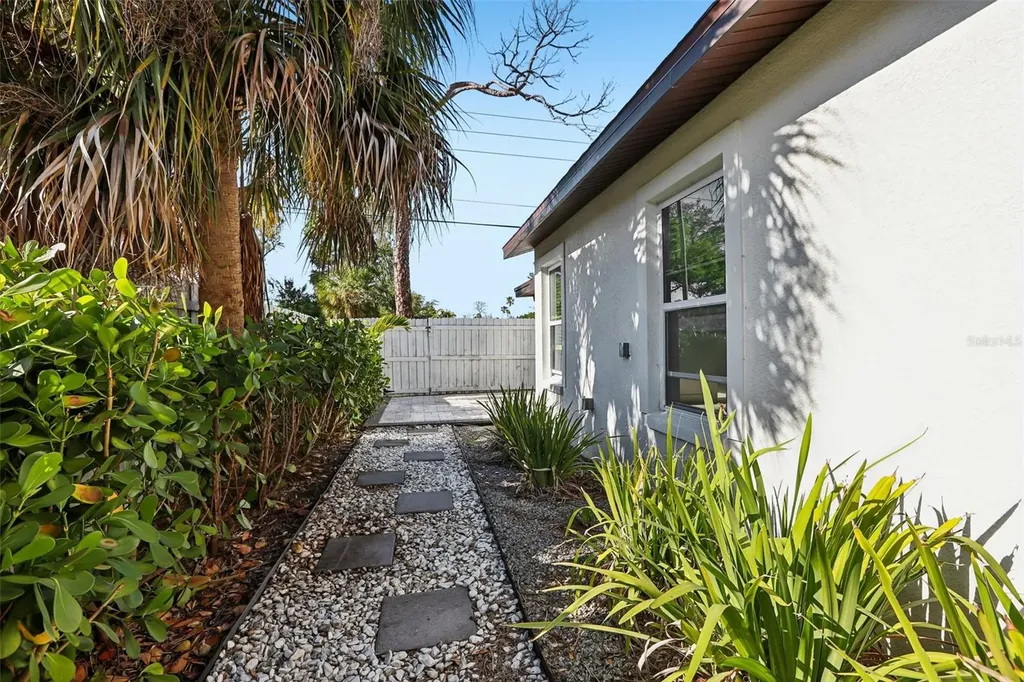 1524 Connecticut Avenue NE St Petersburg FL 33703