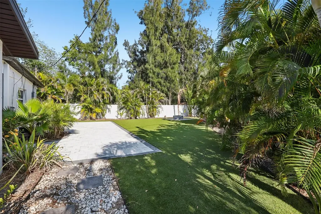 1524 Connecticut Avenue NE St Petersburg FL 33703