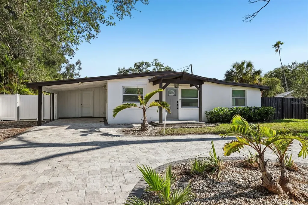 1524 Connecticut Avenue NE St Petersburg FL 33703