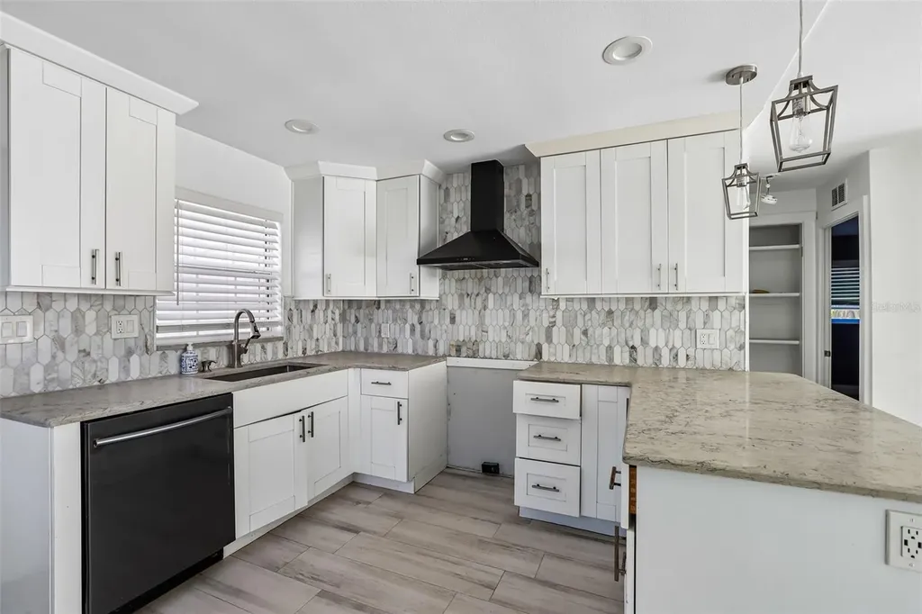 1524 Connecticut Avenue NE St Petersburg FL 33703