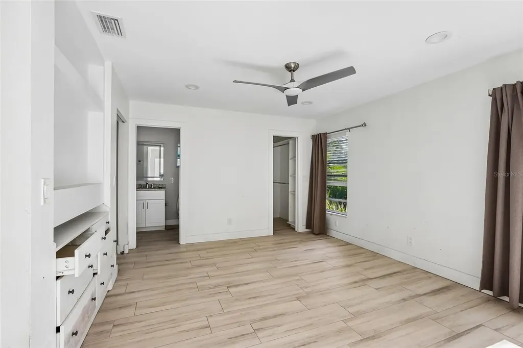 1524 Connecticut Avenue NE St Petersburg FL 33703