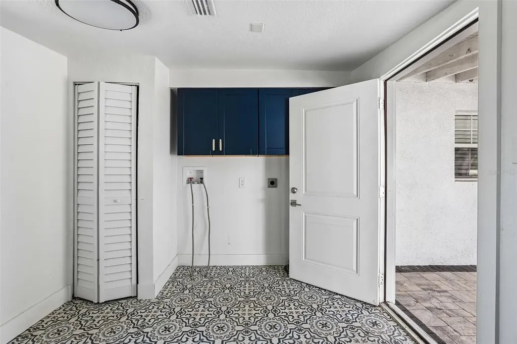 1524 Connecticut Avenue NE St Petersburg FL 33703