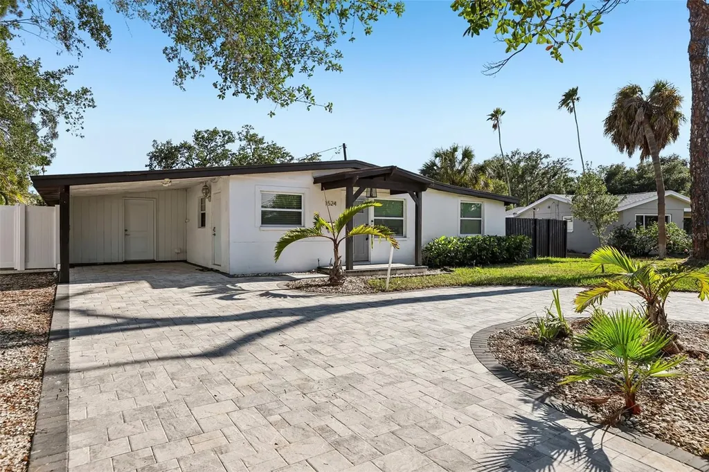 1524 Connecticut Avenue NE St Petersburg FL 33703
