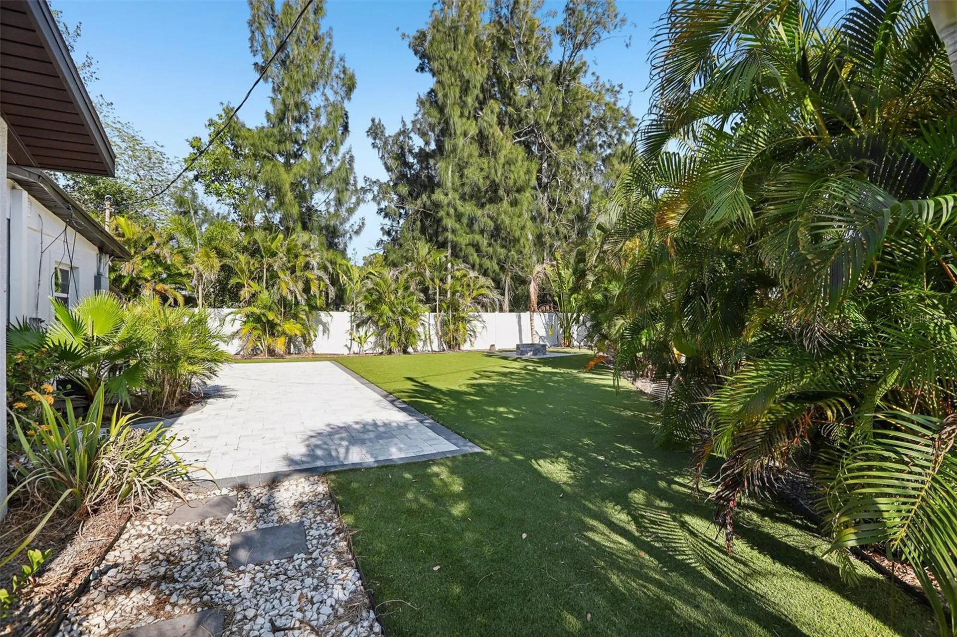1524 Connecticut Avenue NE St Petersburg FL 33703