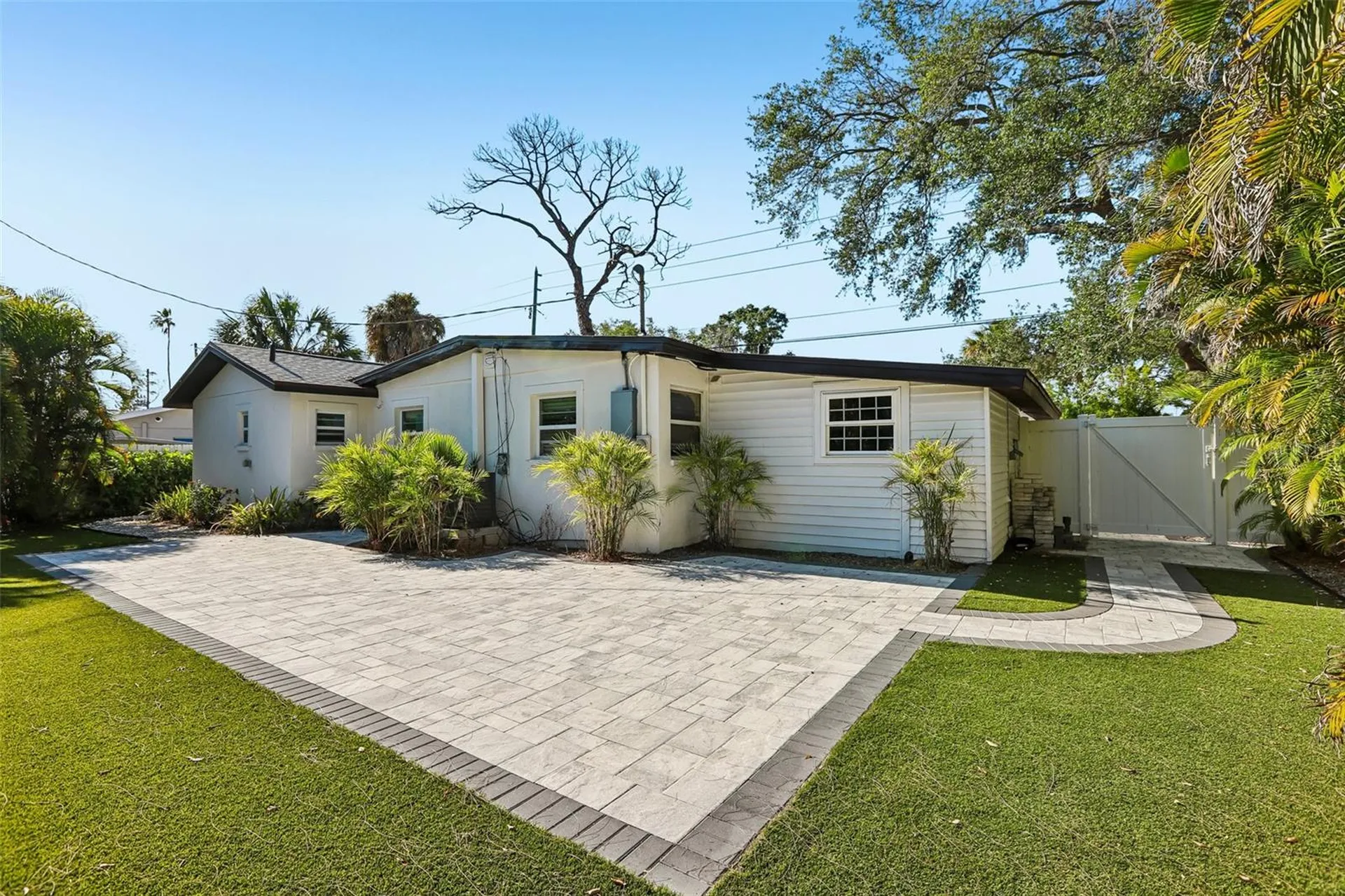 1524 Connecticut Avenue NE St Petersburg FL 33703