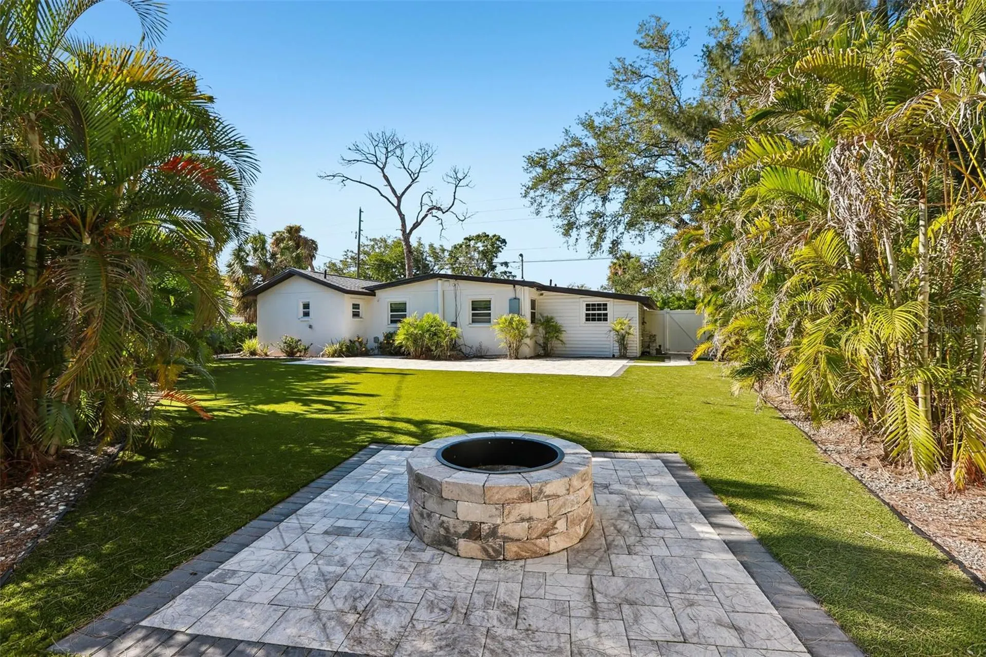 1524 Connecticut Avenue NE St Petersburg FL 33703