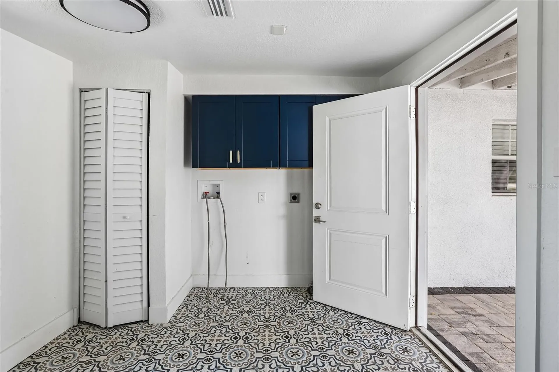 1524 Connecticut Avenue NE St Petersburg FL 33703