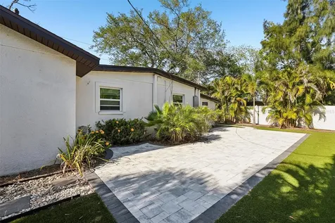 1524 Connecticut Avenue NE St Petersburg FL 33703