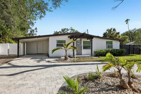 1524 Connecticut Avenue NE St Petersburg FL 33703