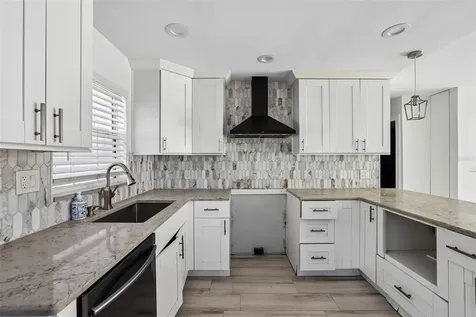 1524 Connecticut Avenue NE St Petersburg FL 33703